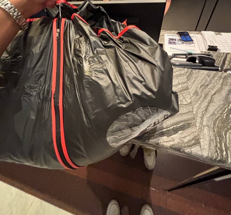 Tailoring garment bag prepared for an order from abroad