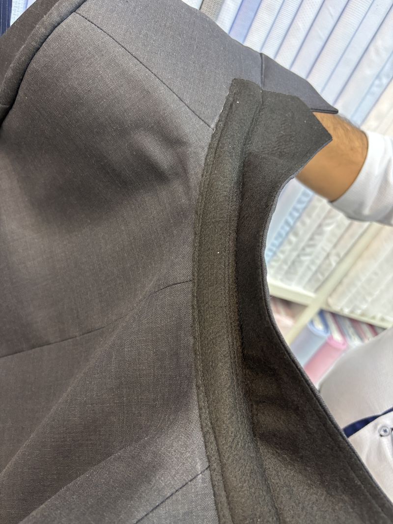 Shoulder and sleeve head of a grey jacket